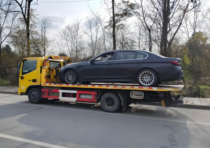 保定汽车拖车服务